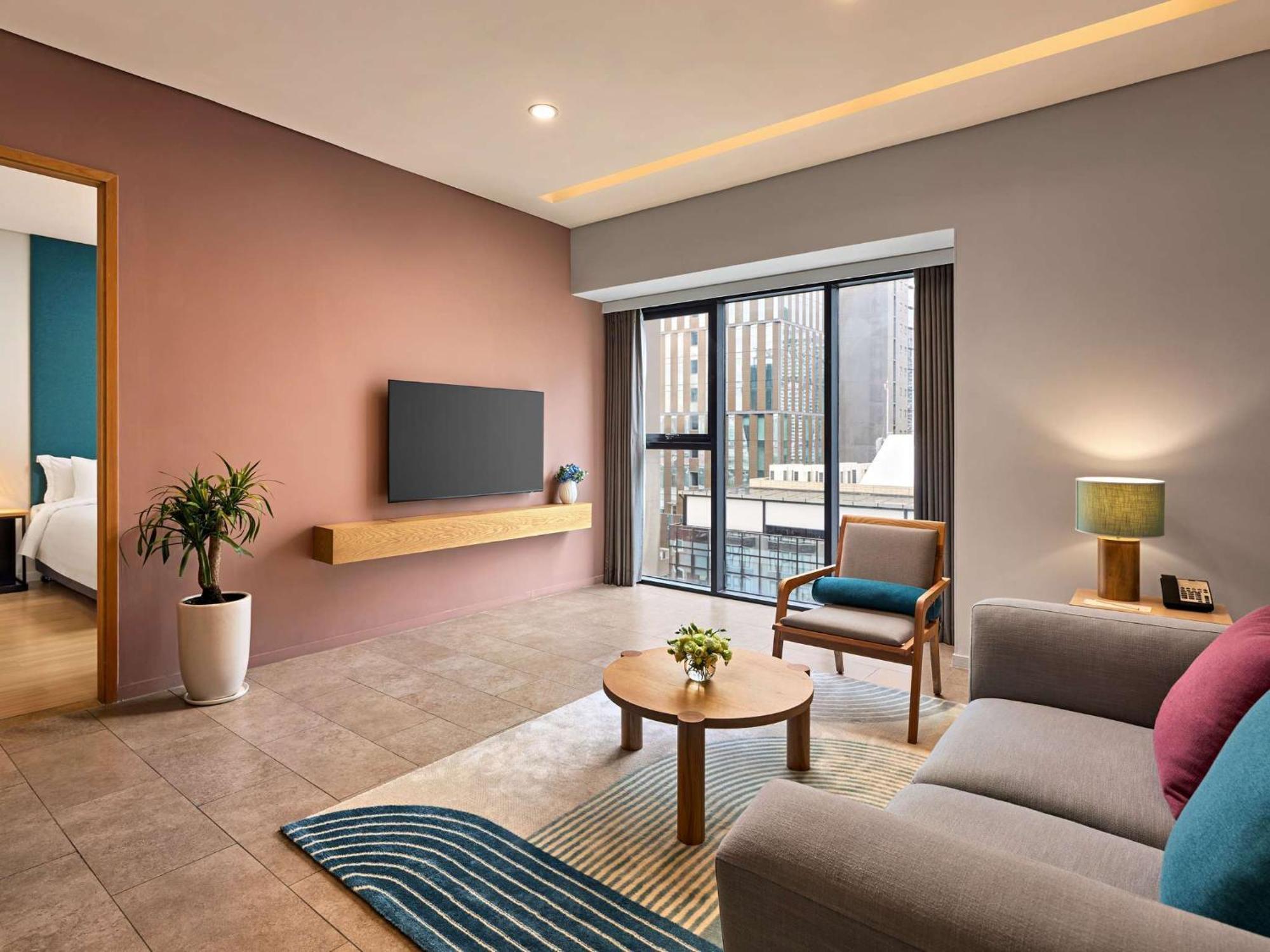 Novotel Living Saigon South Apartment